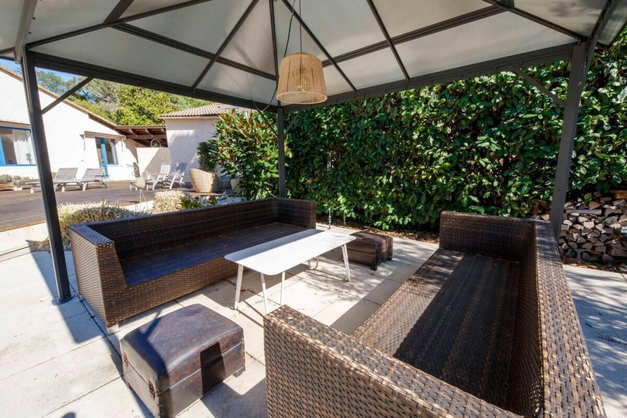 06V - Beautiful Villa With Spa Pool And Tennis 毕奥 外观 照片