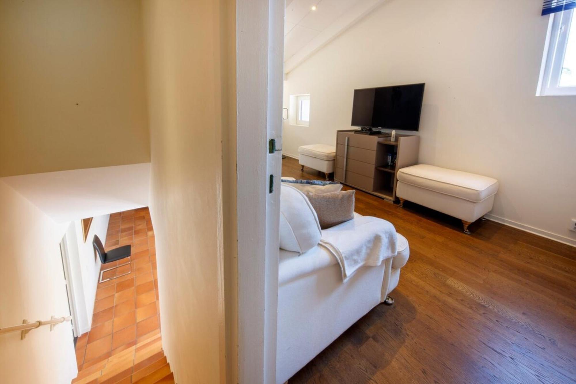 06V - Beautiful Villa With Spa Pool And Tennis 毕奥 外观 照片